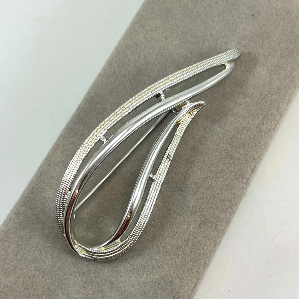 Stunning Vintage Sarah Coventry Silver Tone Textured Statement Brooch Pin